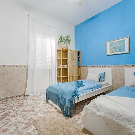 7br House For 14 Guests With Big Terrace - Bonita Paradise